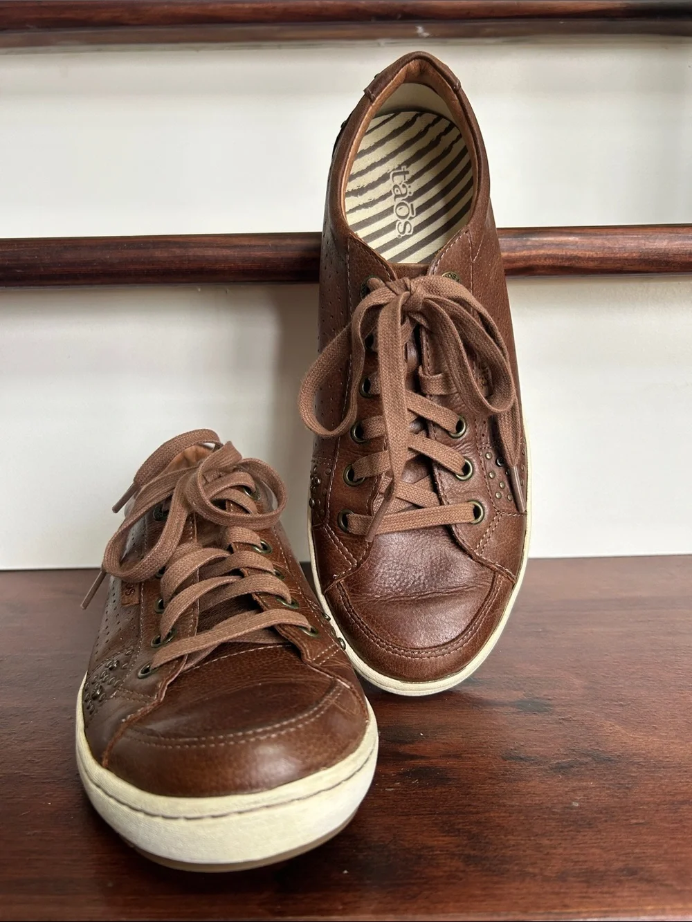 Taos Footwear casual lace